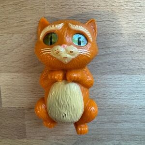 McDonald’s Shrek 2011 Puss N Boots Happy Meal Toy - Button Makes Eyes Open Wide